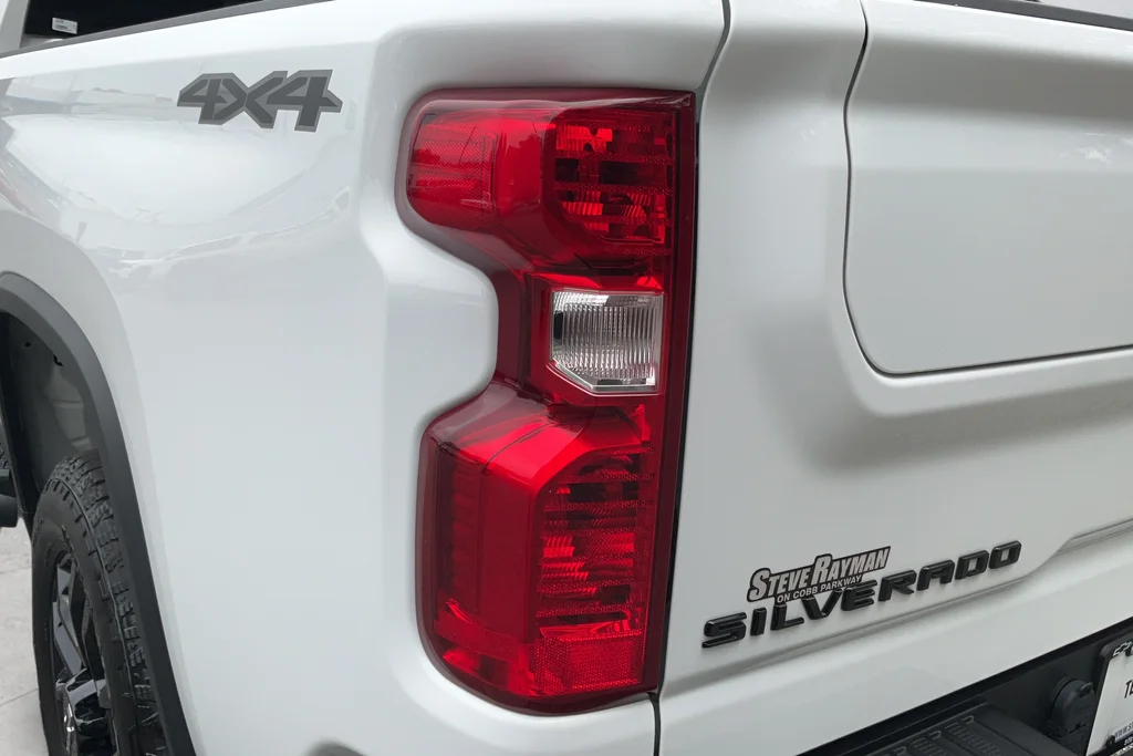 Used 2025 White Chevrolet Custom image 27