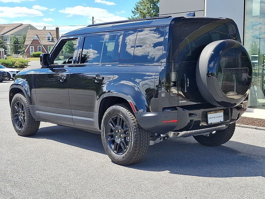 New 2026 Santorini Black Land Rover S image 4