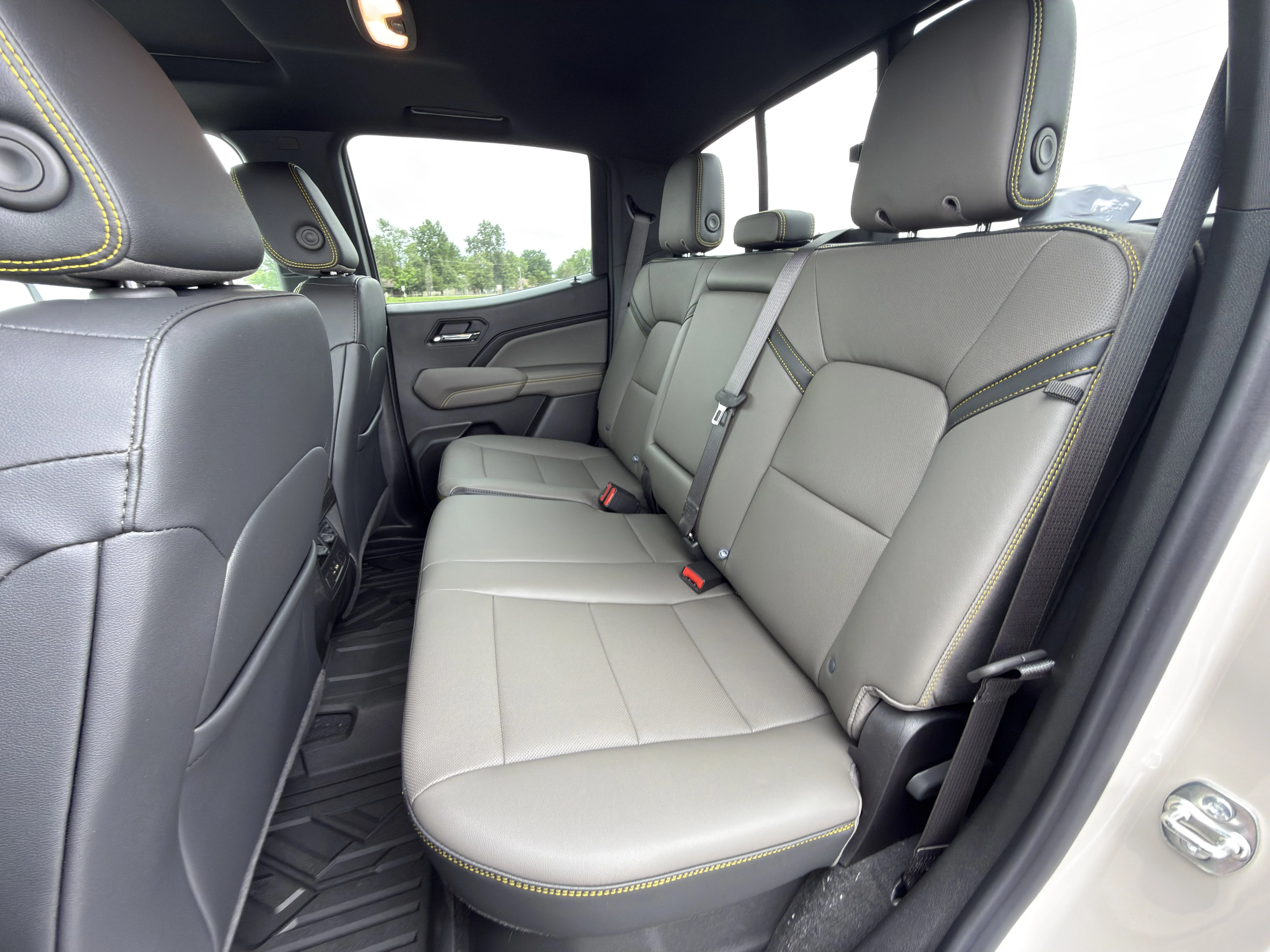2026 Chevrolet Colorado ZR2 - Photo 14