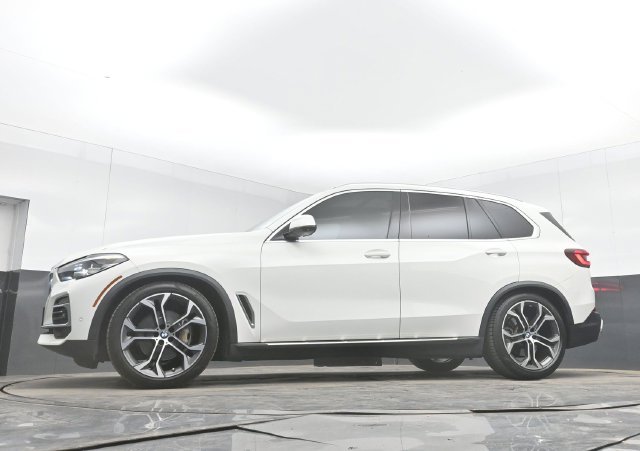 Used 2022 White BMW sDrive40i image 47