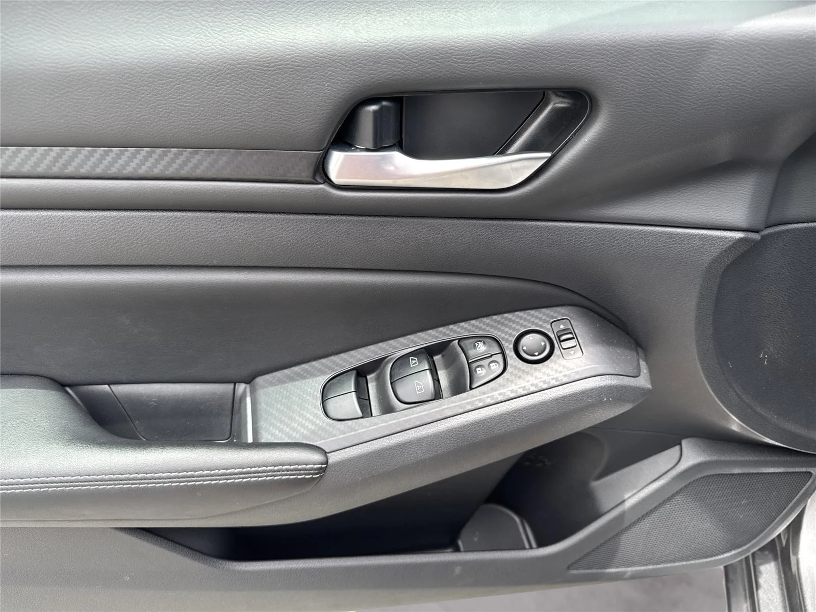 Used 2025 Gun Metallic Nissan SV image 17