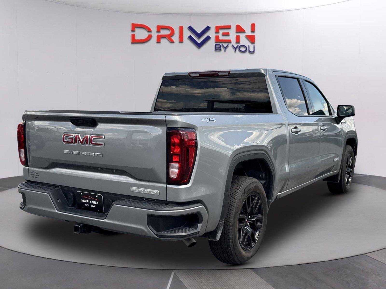 Used 2026 Sterling Metallic GMC Elevation image 4