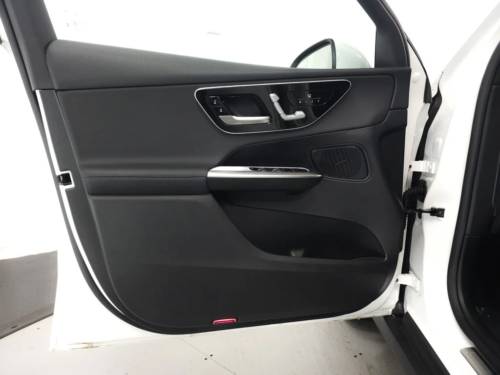Certified Used 2026 Polar White Mercedes-Benz GLC 300 image 5