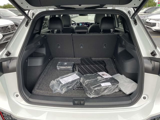 New 2026 White Volkswagen 2.0T SE R-Line Black image 13