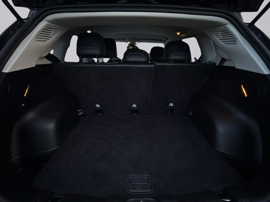 Used 2021 Diamond Black Crystal Pearlcoat Jeep Limited image 29