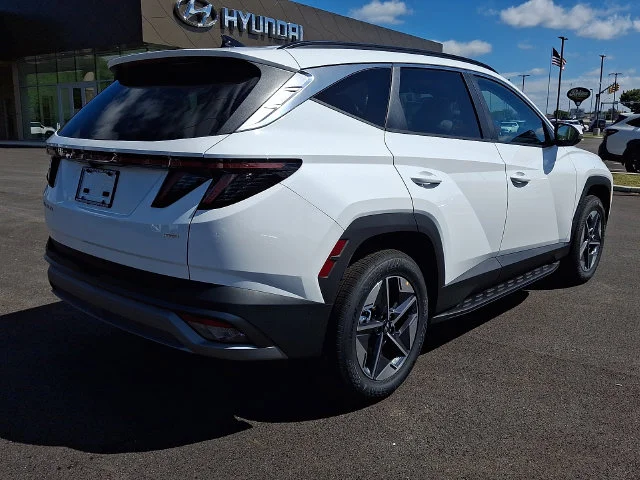 New 2026 White Hyundai SEL Premium image 4