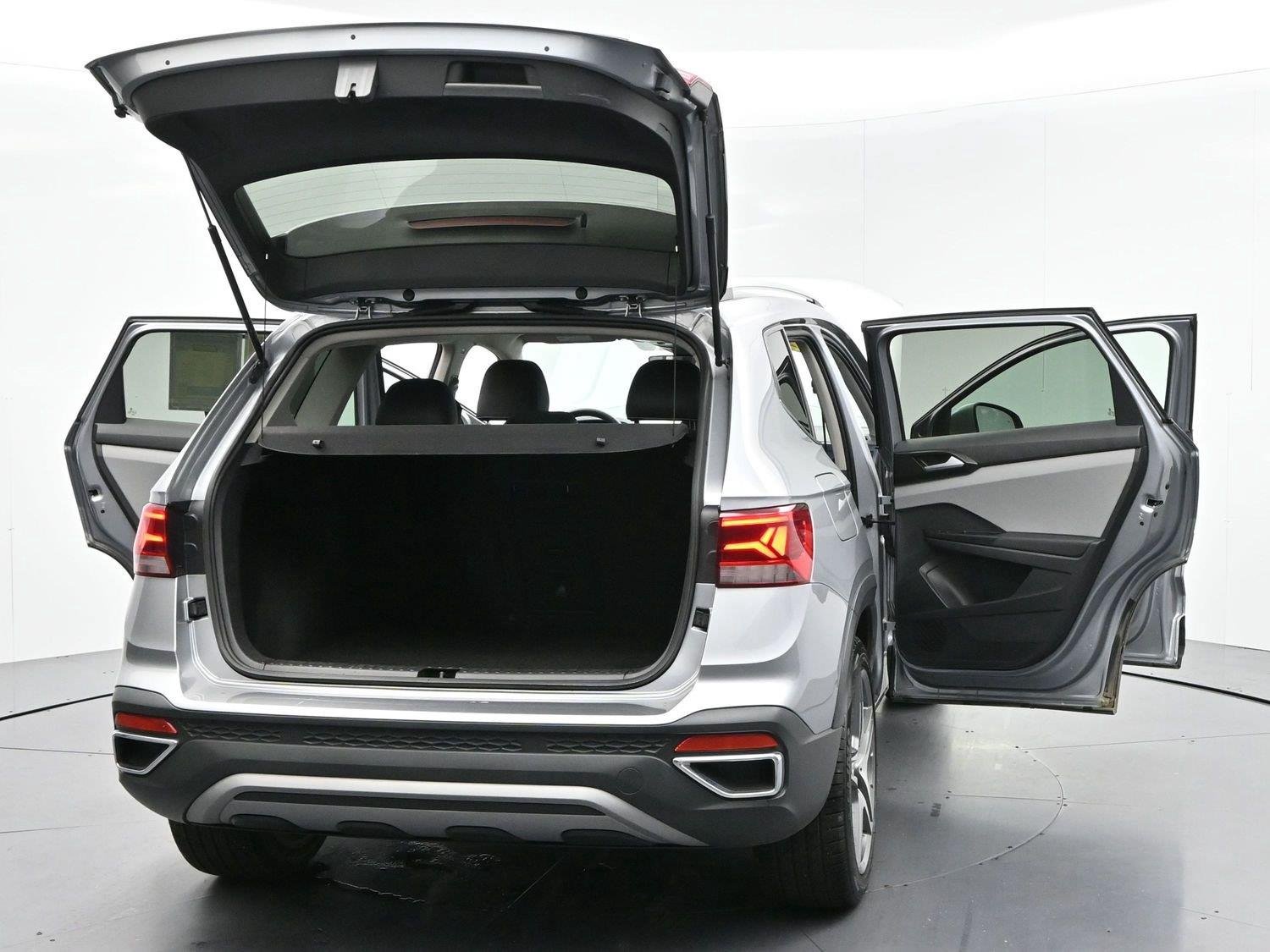 Used 2023 Pyrite Silver Metallic Volkswagen SE image 45