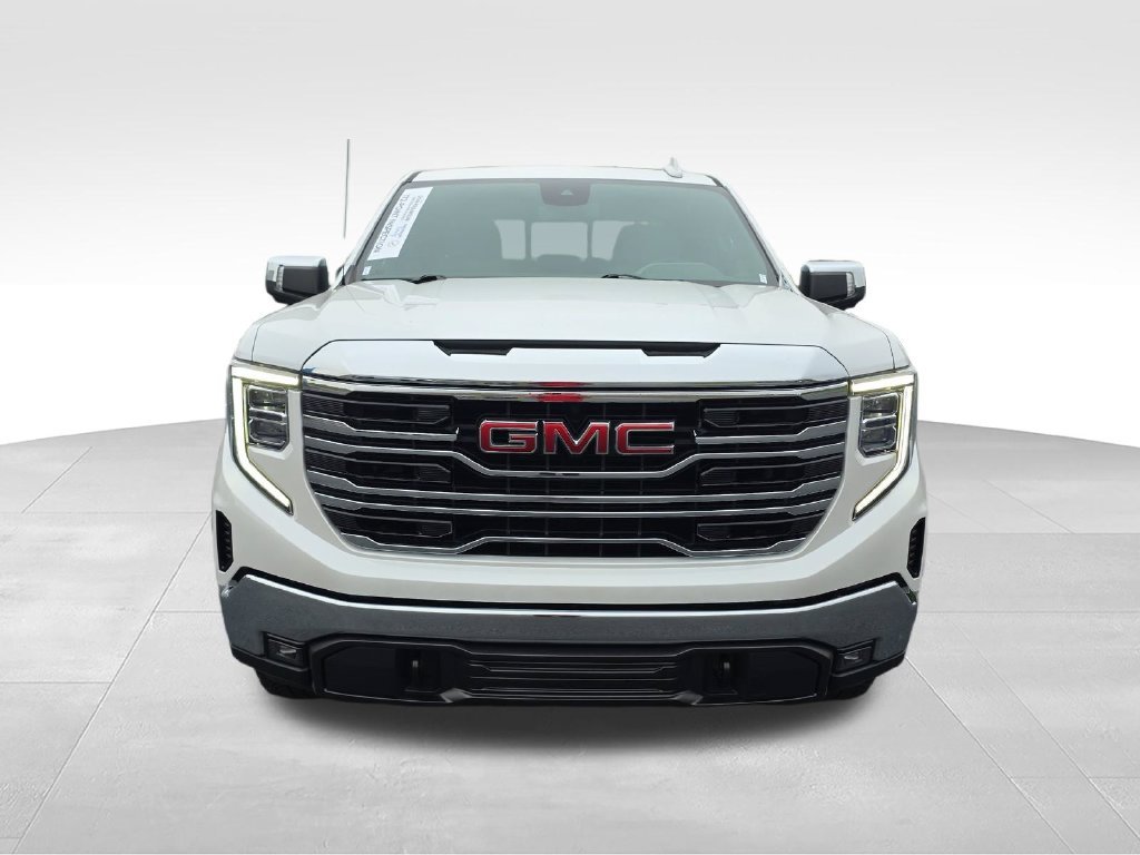 Used 2024 White GMC SLT image 9