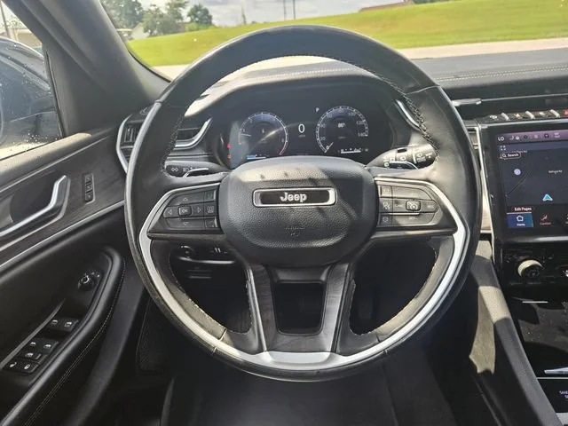 Used 2024 Silver Jeep Limited image 14