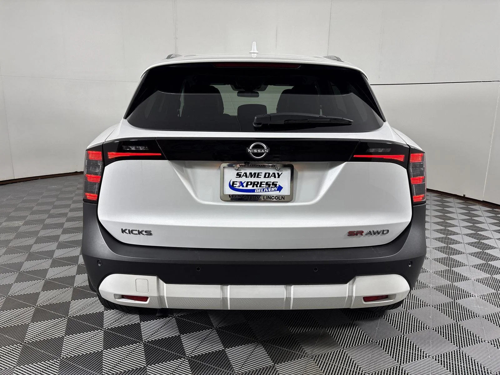 Used 2025 Aspen White Tricoat Nissan SR image 19
