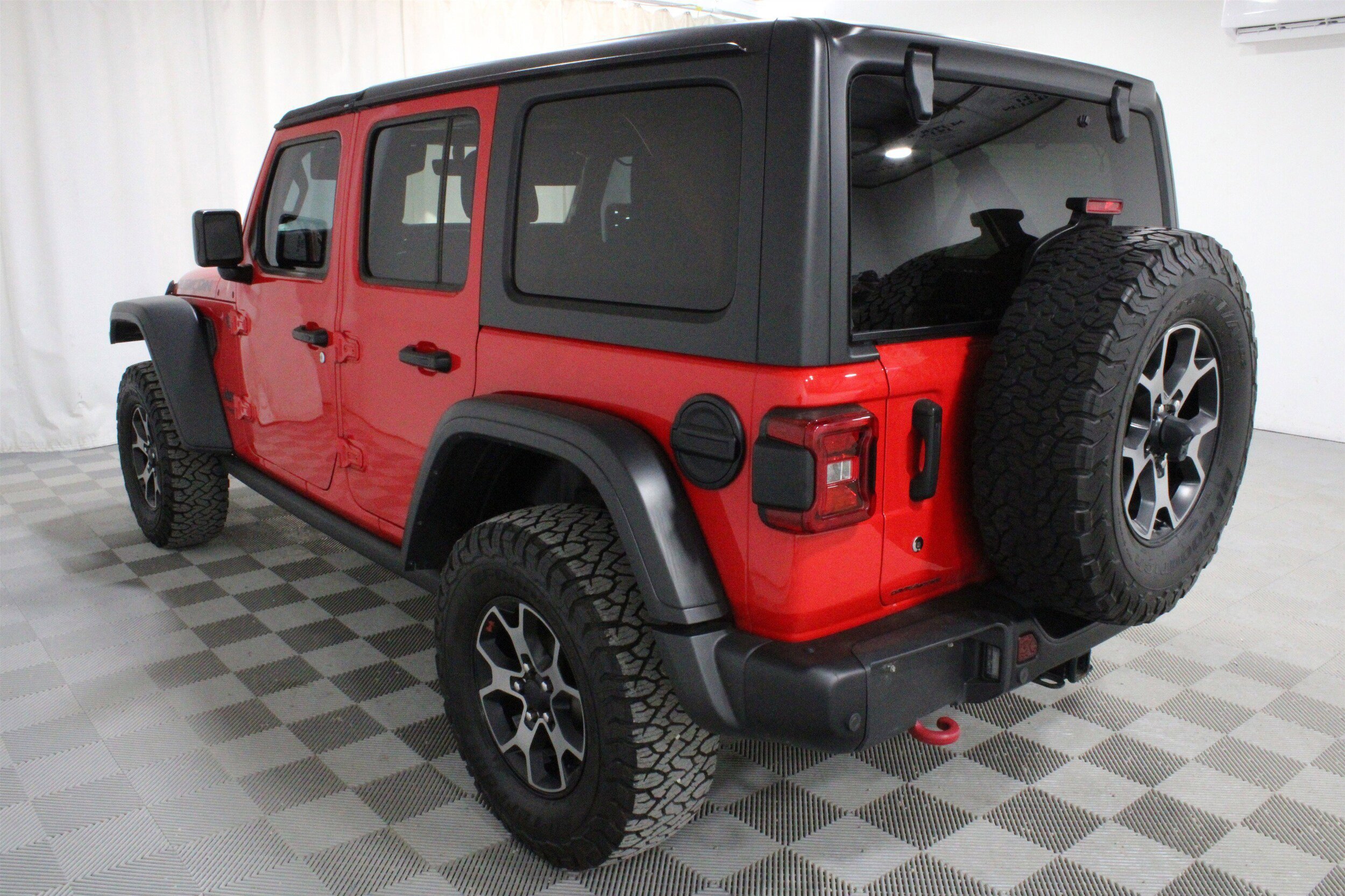 Used 2018 Firecracker Red Clearcoat Jeep Rubicon image 28