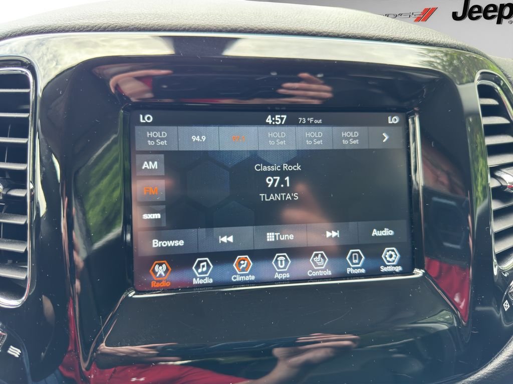 Used 2019 Granite Crystal Met Jeep Altitude image 31
