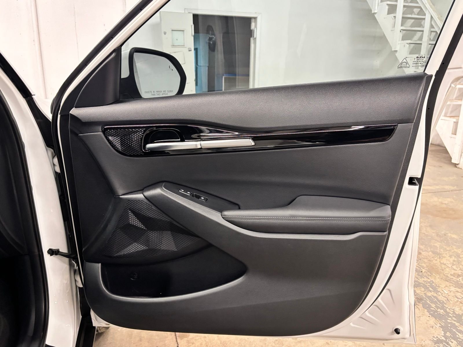 Used 2025 White Kia S image 22