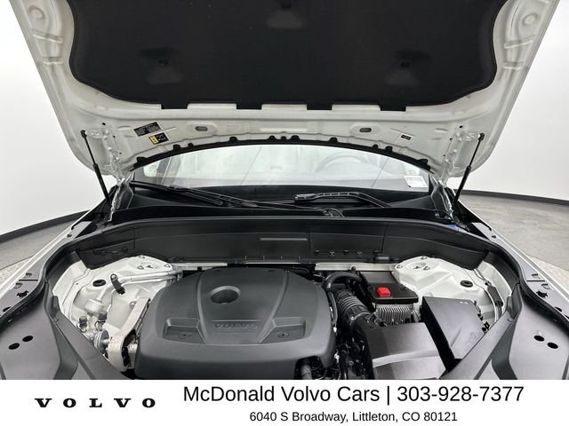 Used 2021 White Volvo T6 Momentum image 27