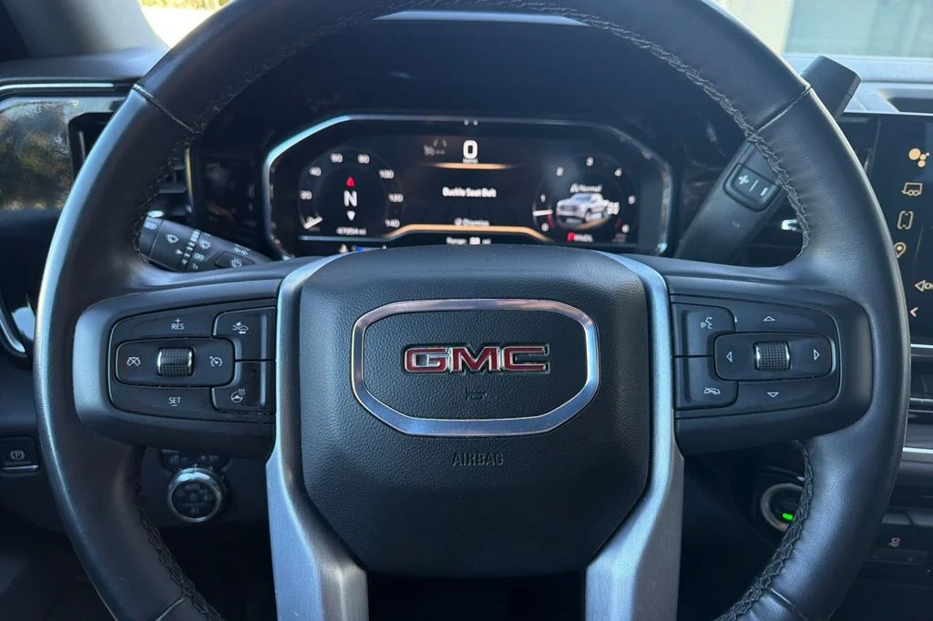 Used 2025 Summit White GMC SLT image 25