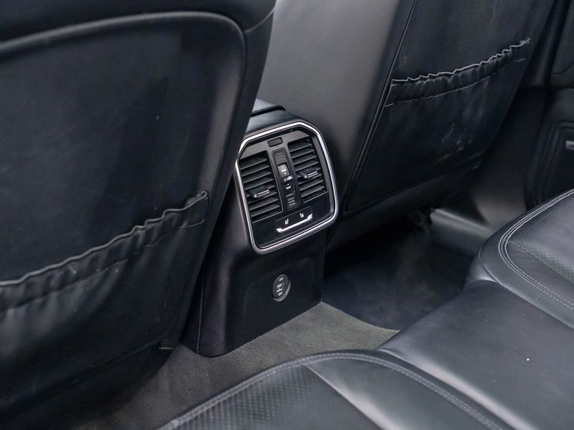 Used 2017  Porsche  image 19
