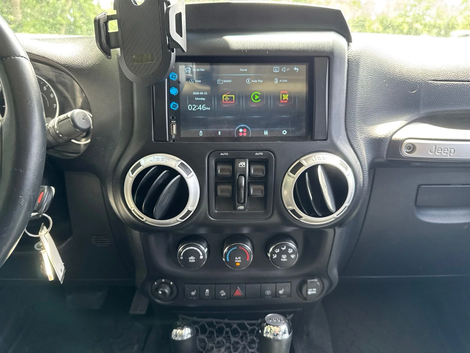 Used 2015 Green Jeep Unlimited Sahara image 19