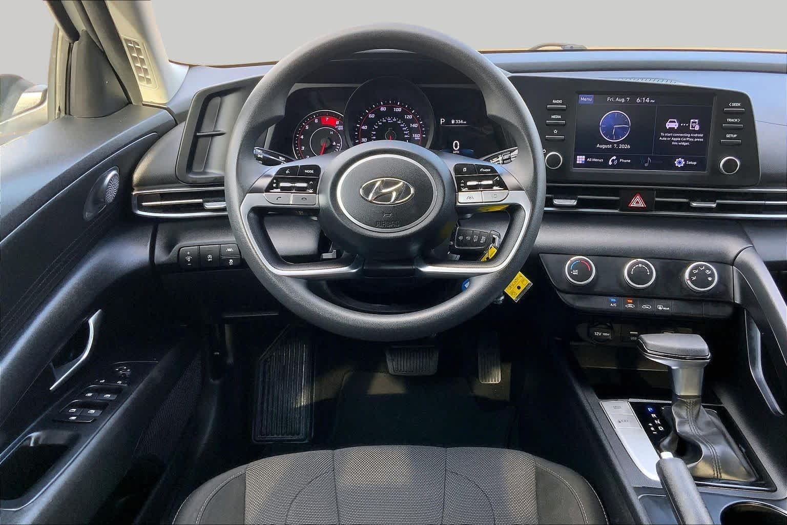 Used 2021 Quartz White Hyundai SE image 6