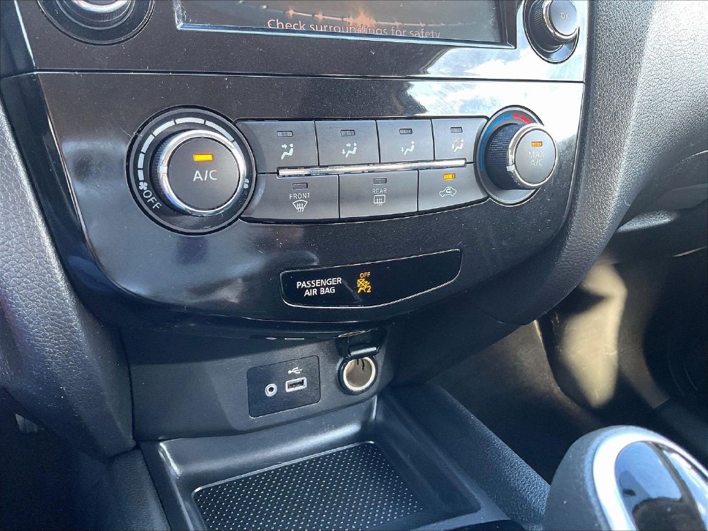 Used 2019 Black Nissan S image 25