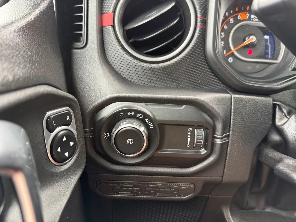 Used 2026 White Jeep Rubicon image 12