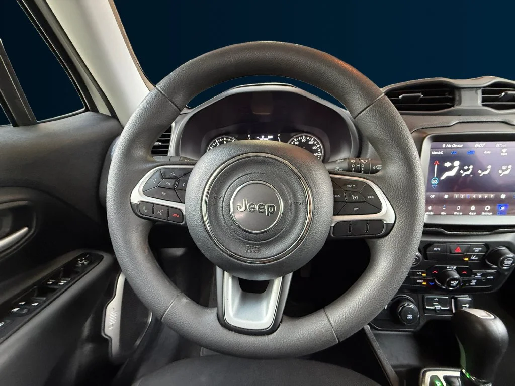 Used 2023 White Jeep Latitude image 13
