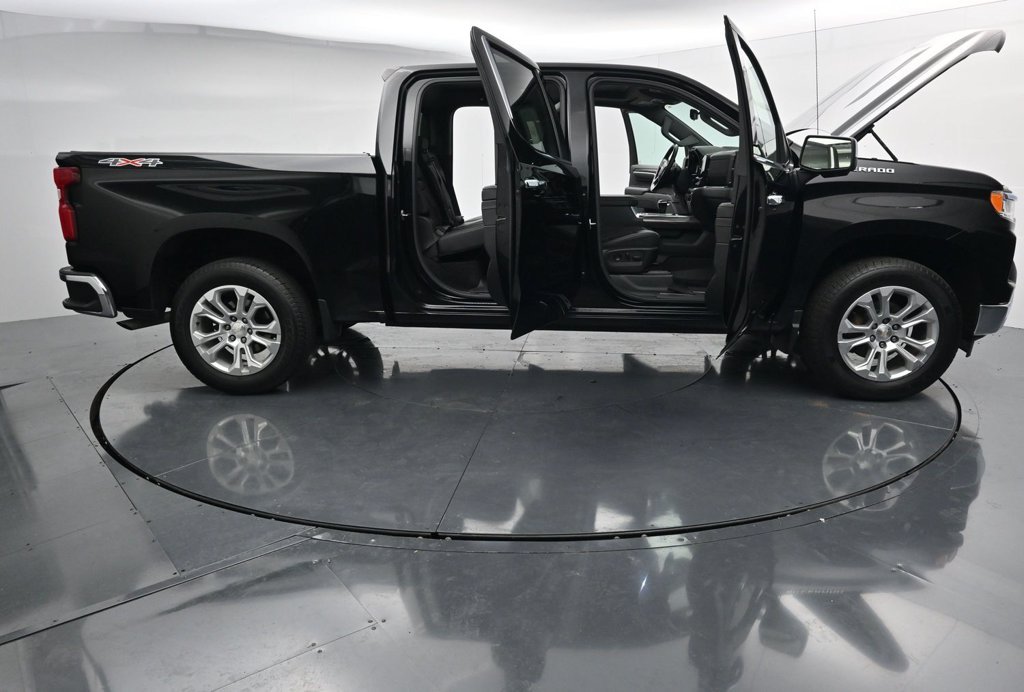 Used 2022 Black Chevrolet LTZ image 41