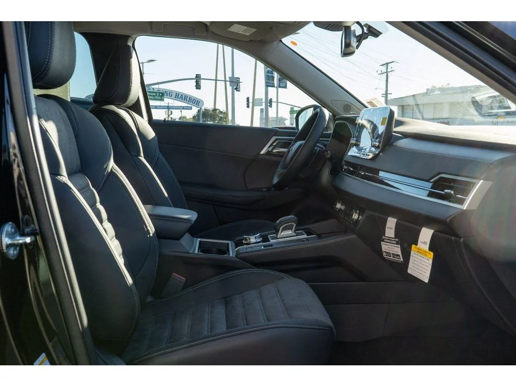 2025 Mitsubishi Outlander Plug-in Hybrid SE - Photo 16