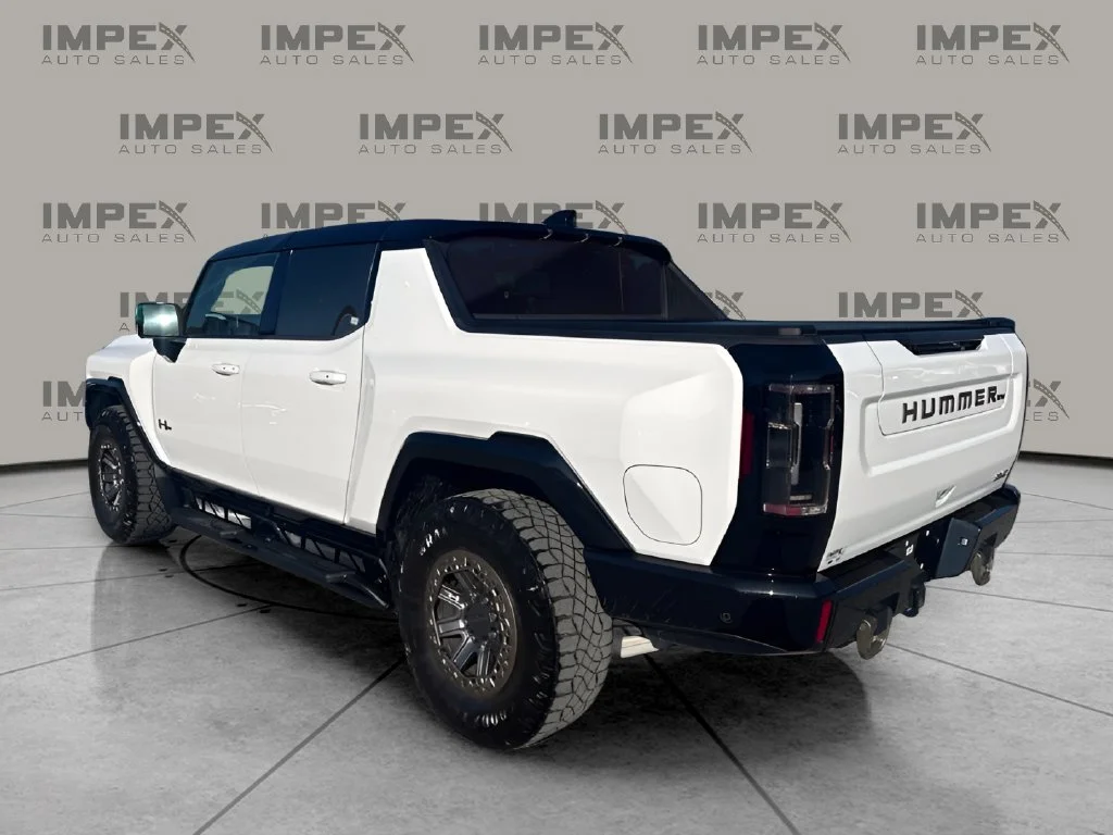 Used 2024 White GMC 2X image 3