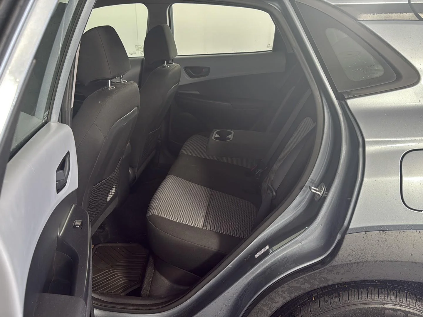 Used 2020 Sonic Silver Hyundai SE image 12
