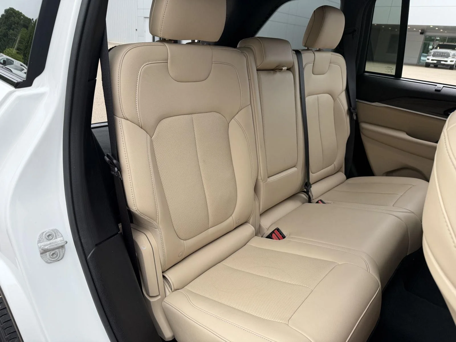 Used 2023 Bright White Clearcoat Jeep Limited image 20