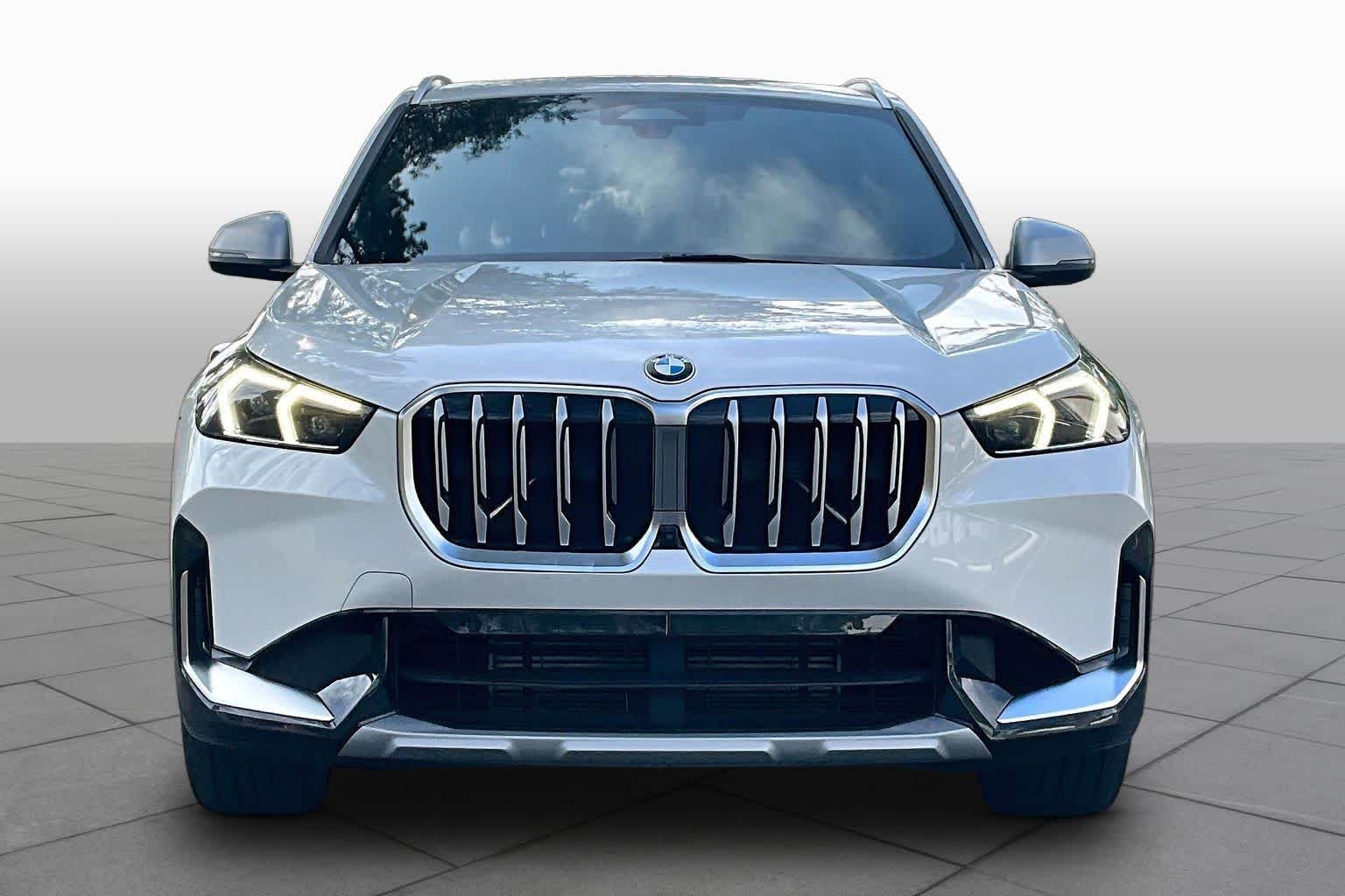 Certified Used 2023 Mineral White Metallic BMW xDrive28i image 4