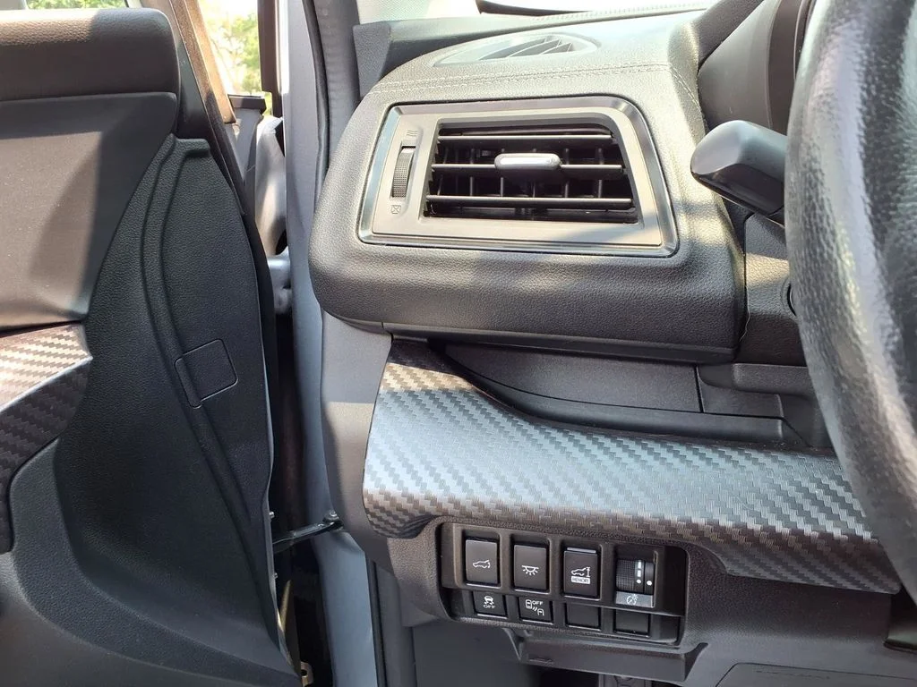 Used 2022 Ice Silver Metallic Subaru Onyx Edition image 14