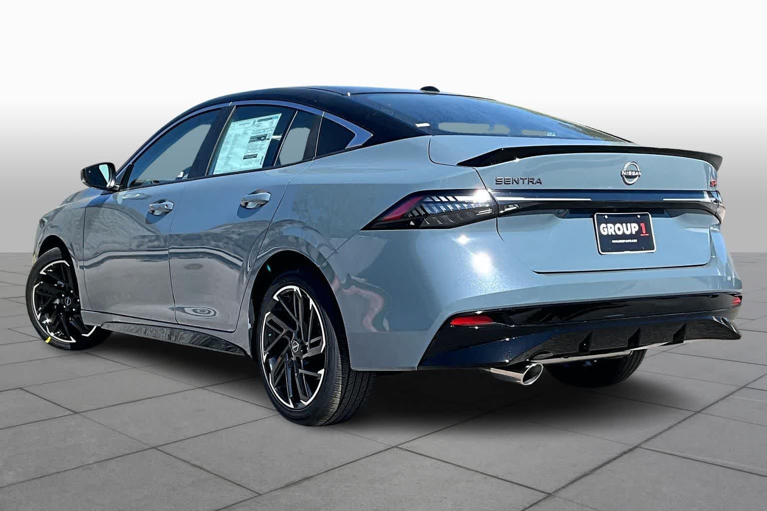 New 2026 Atlantic Gray Metallic / Super Black Two-tone Nissan SR image 7