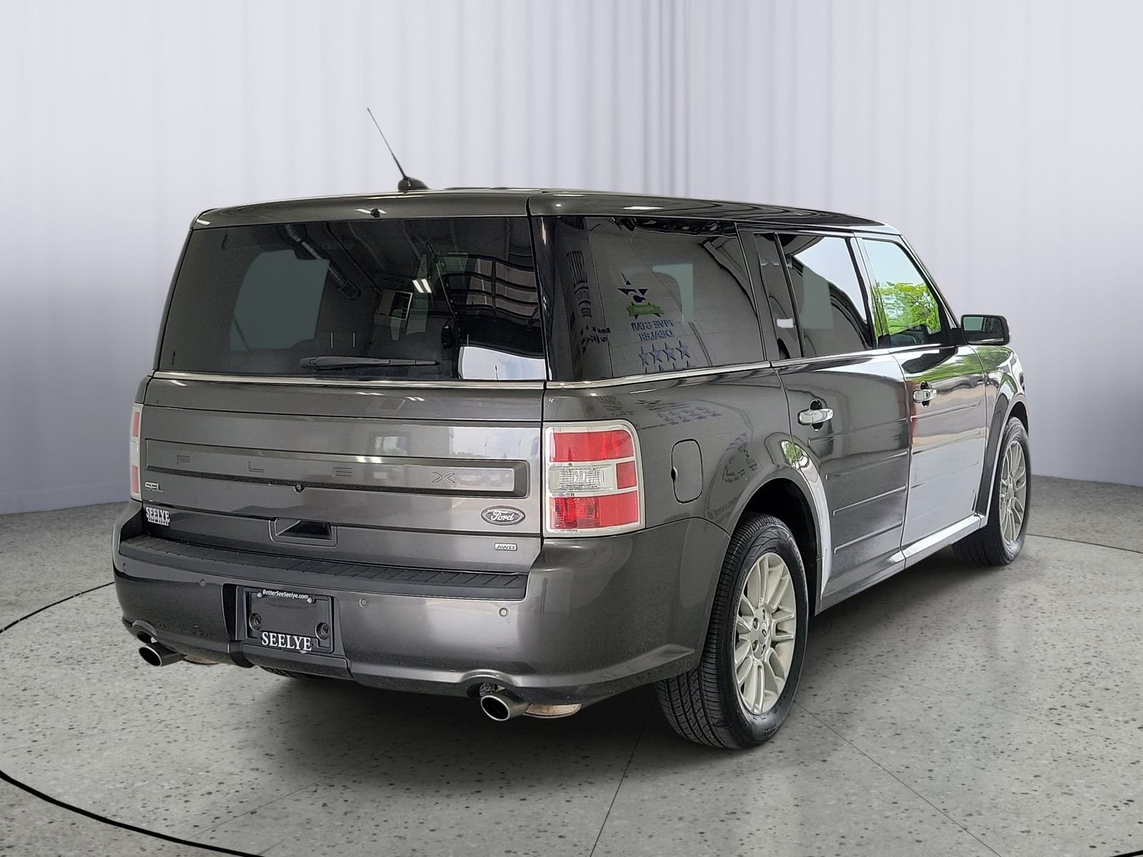Used 2018 Gray Ford SEL image 4