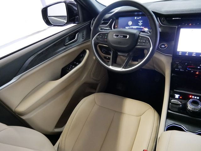 Certified Used 2025 Metallic Jeep Limited image 12