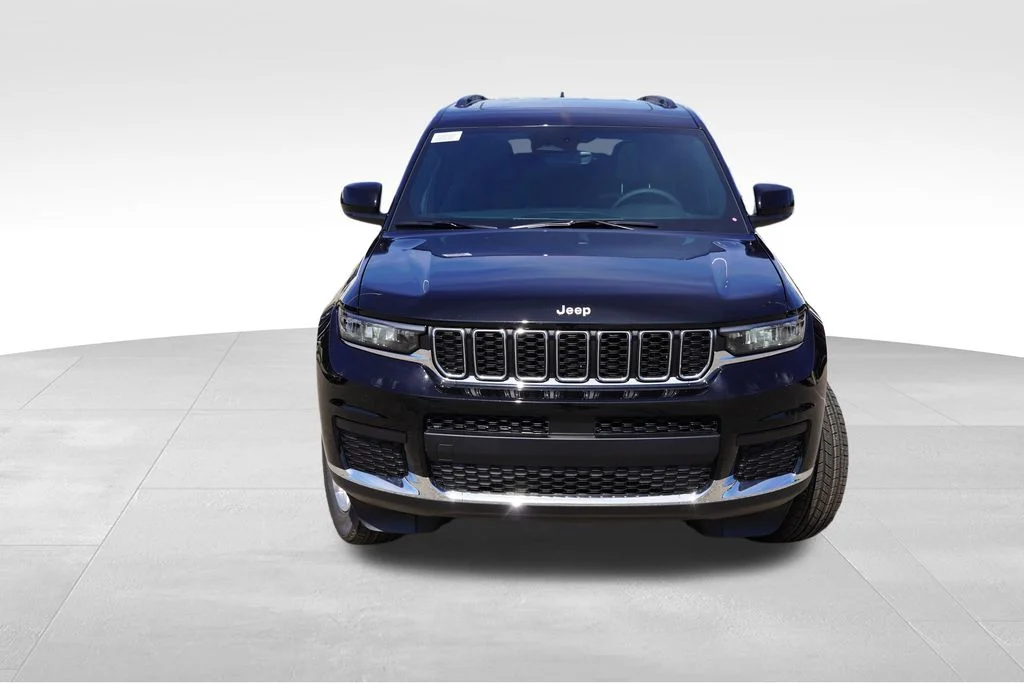 New 2026 Diamond Black Crystal Pearlcoat Jeep Laredo X image 8