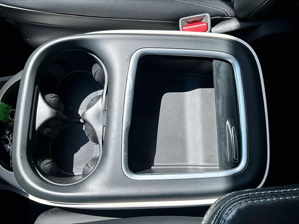 Used 2024 Silver Chrysler Touring L image 34