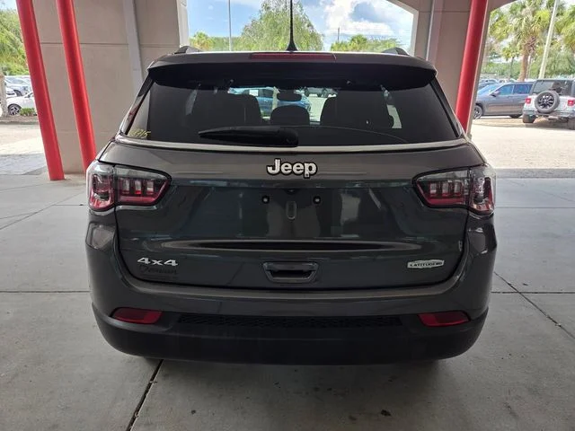Used 2023 Gray Jeep Latitude Lux image 11