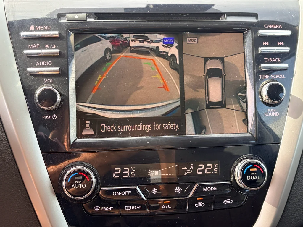 Used 2021 Pearl White Tricoat Nissan Platinum image 19