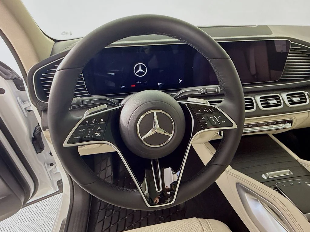New 2026 MANUFAKTUR Moonlight White Metallic Mercedes-Benz GLE 450 image 12