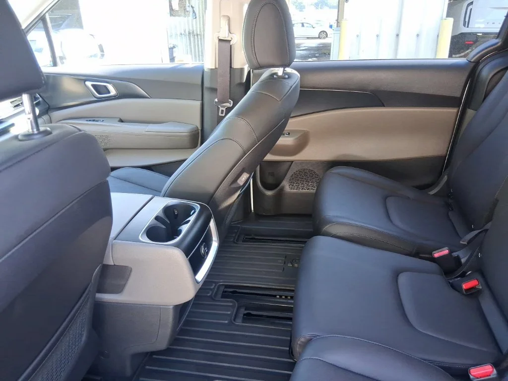 Certified Used 2026 White Kia LXS image 17