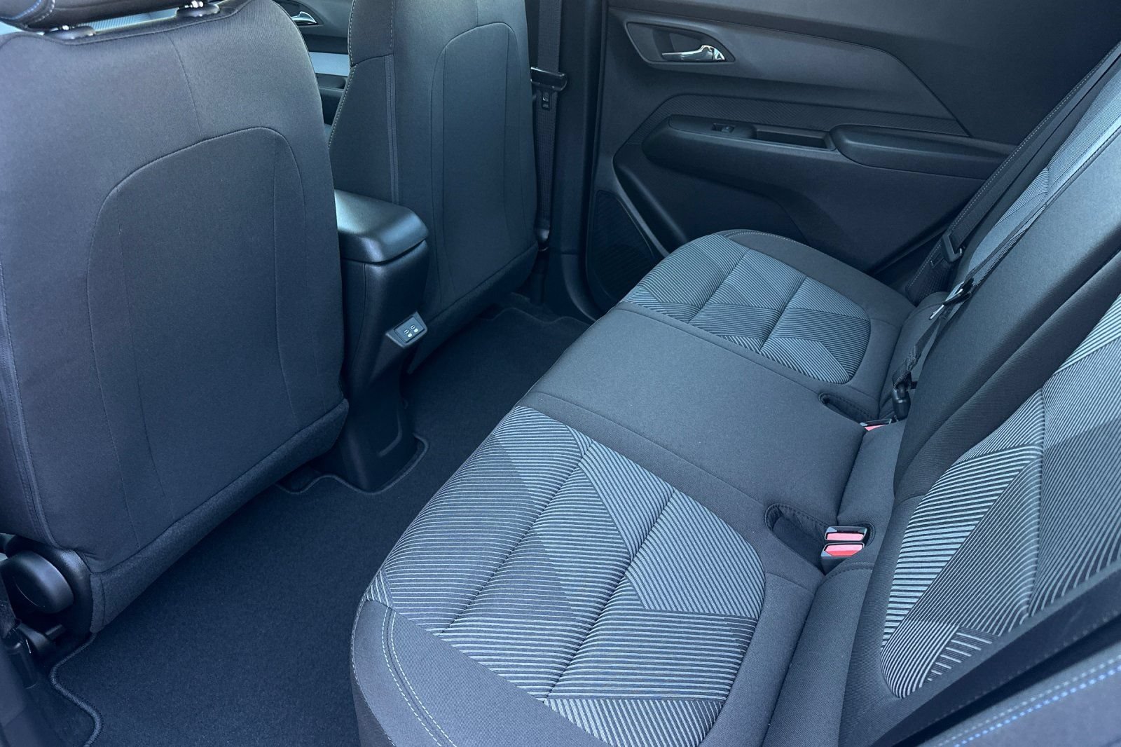 New 2027 Summit White Chevrolet LT image 12