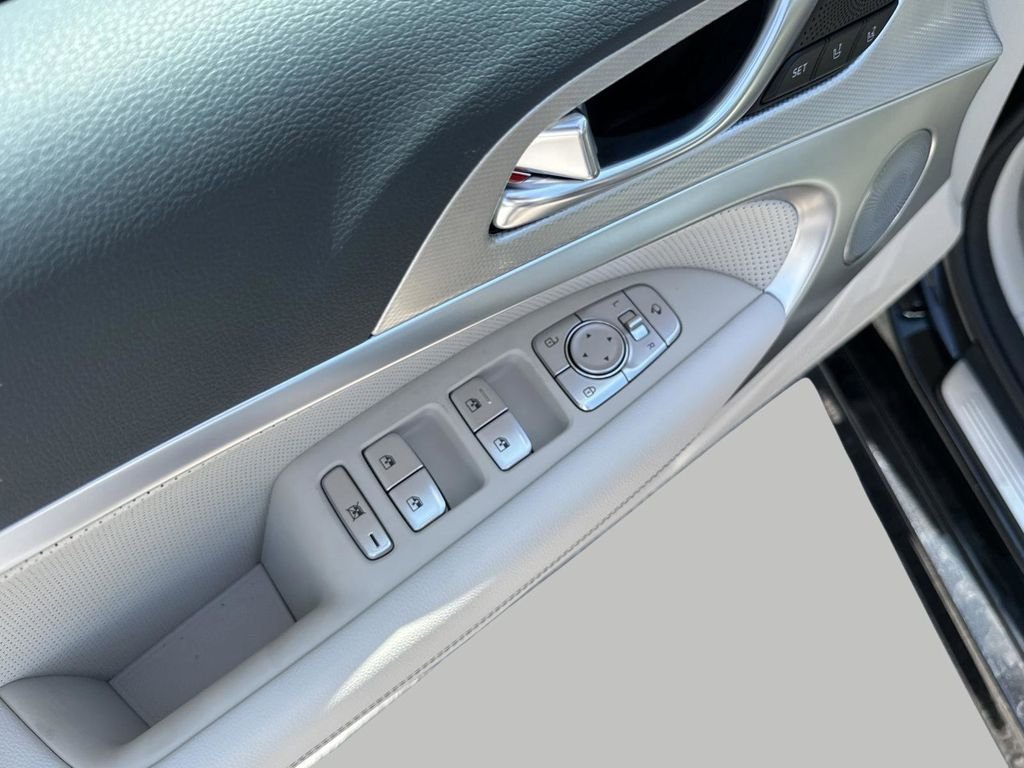 New 2026 Black Genesis 2.5T PRESTIGE image 15