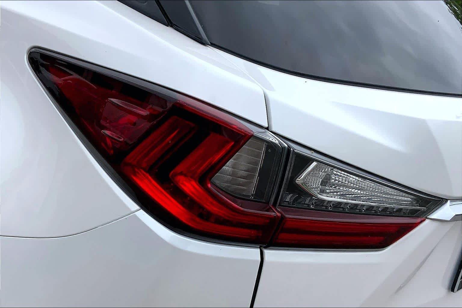Used 2019 Eminent White Pearl Lexus  image 28