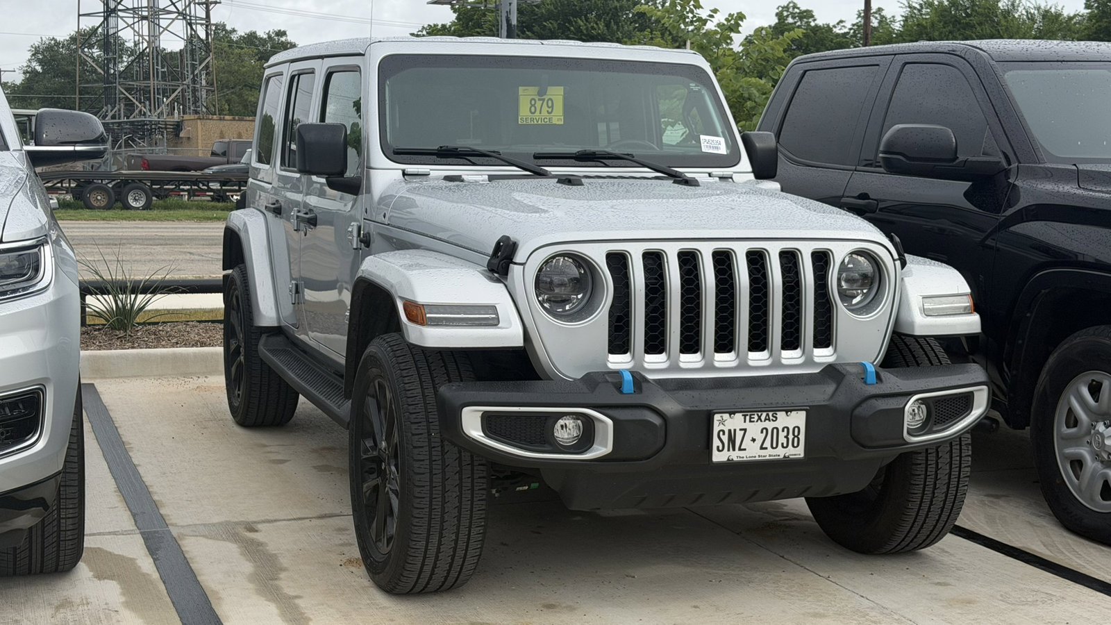 Used 2023 Silver Zynith Clearcoat Jeep Sahara image 3