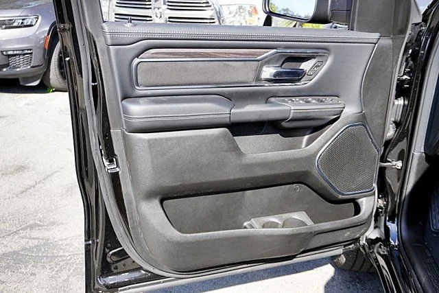 New 2026 Diamond Black Crystal Pearl-Coat Exterior Paint RAM Laramie image 29