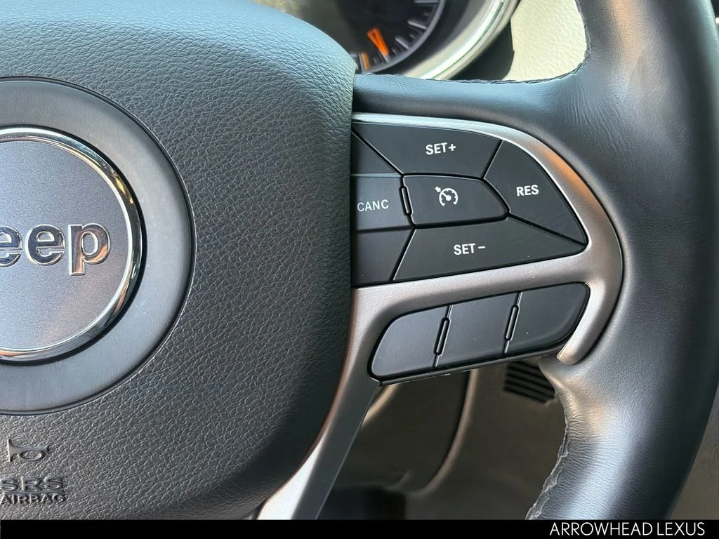 Used 2022 White Jeep Laredo X image 15
