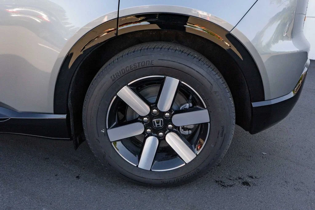 New 2026 Mercury Silver Metallic Honda Touring image 10