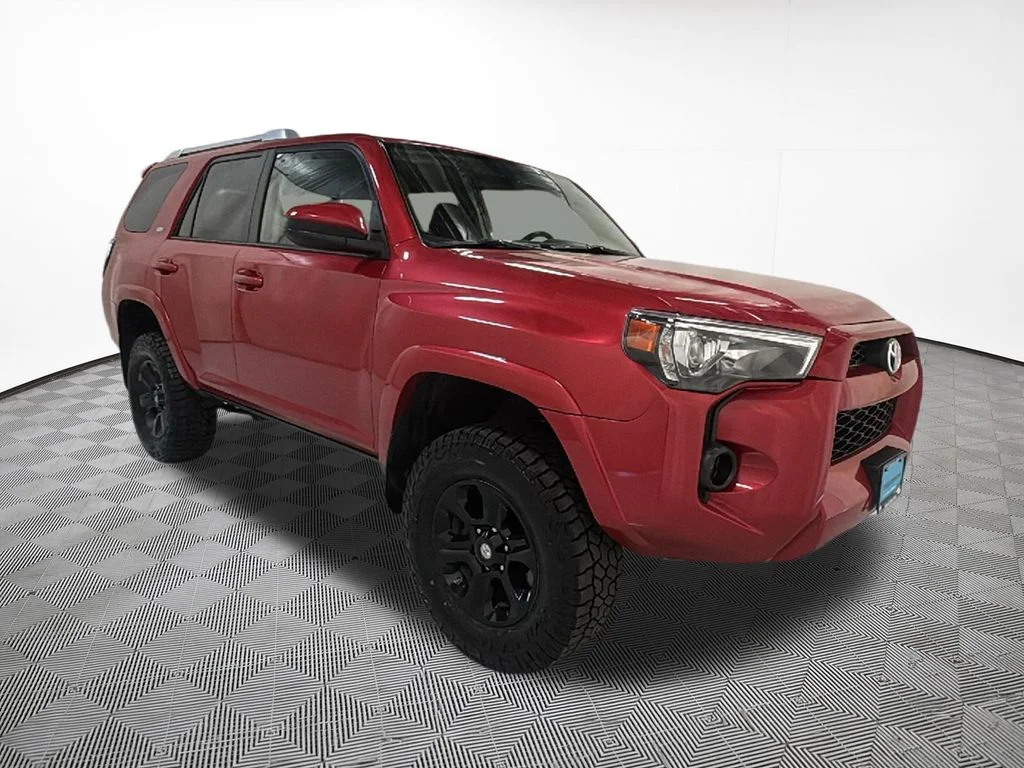 Used 2015 Red Toyota SR5 image 4