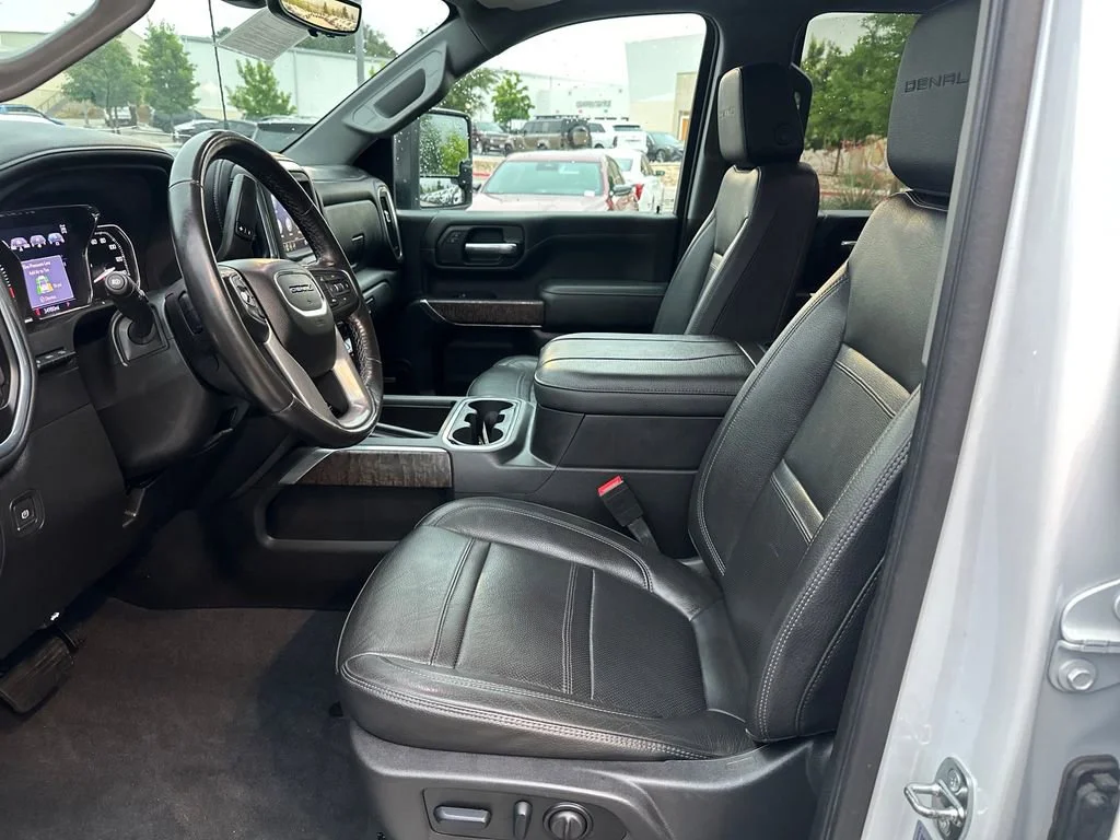 Used 2023 White Frost Tricoat GMC Denali image 16